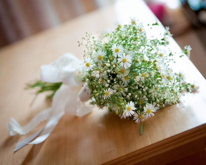 baby's breath wedding bouquet white green